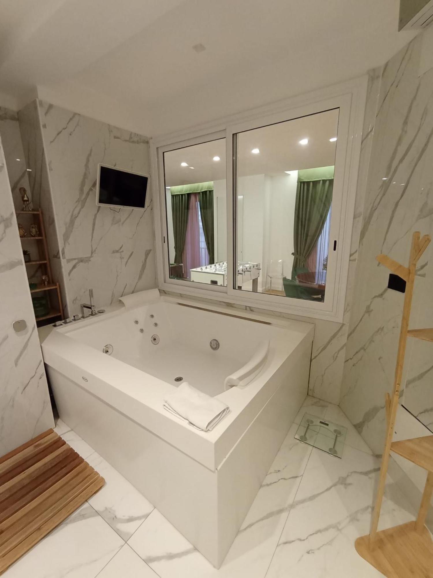 President Plaza Vip Suite Spa By Babylon Stay Naples Extérieur photo